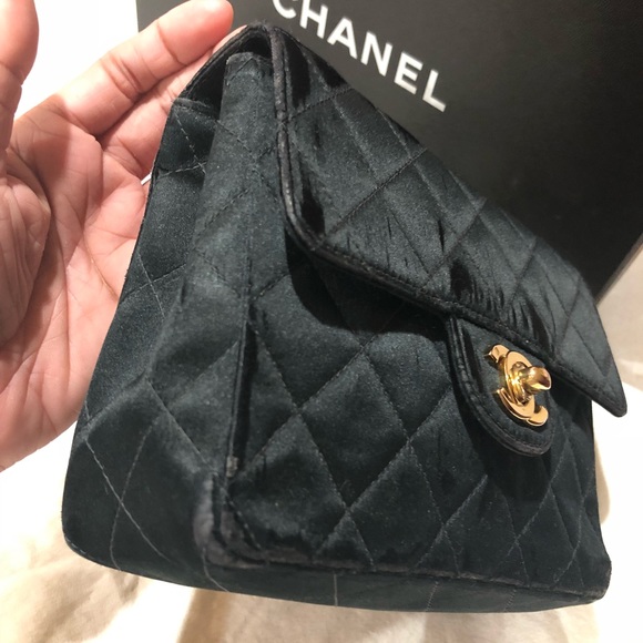 SOLD auth Chanel square mini matellase - Picture 4 of 8